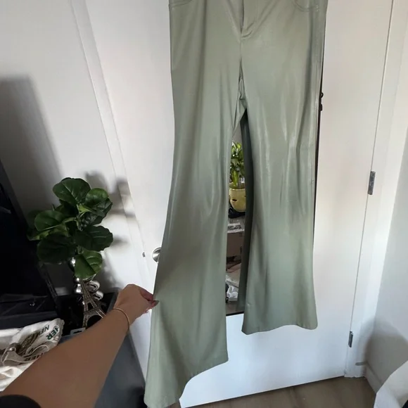 Alice + Olivia Light Green Flare Pants - Picture 4 of 6